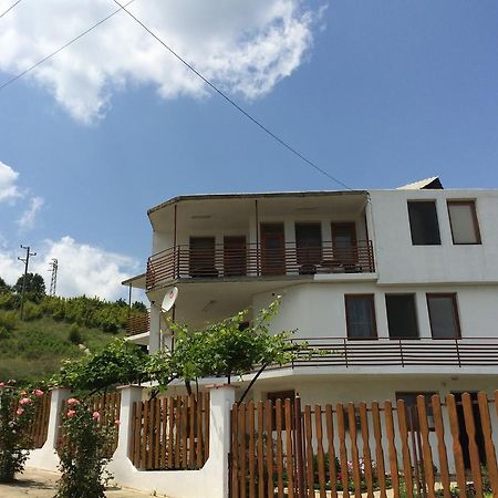 Petrovi Guest House Obzor Exteriör bild