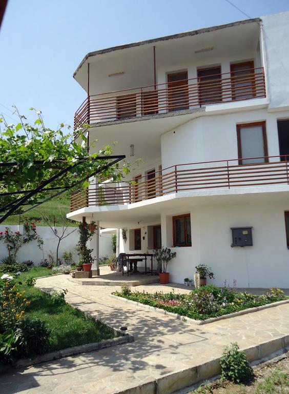 Petrovi Guest House Obzor Exteriör bild