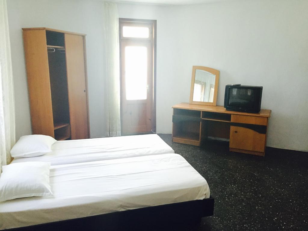 Petrovi Guest House Obzor Rum bild