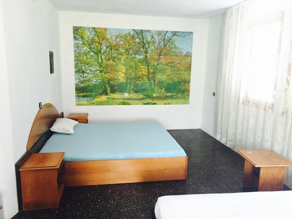 Petrovi Guest House Obzor Rum bild
