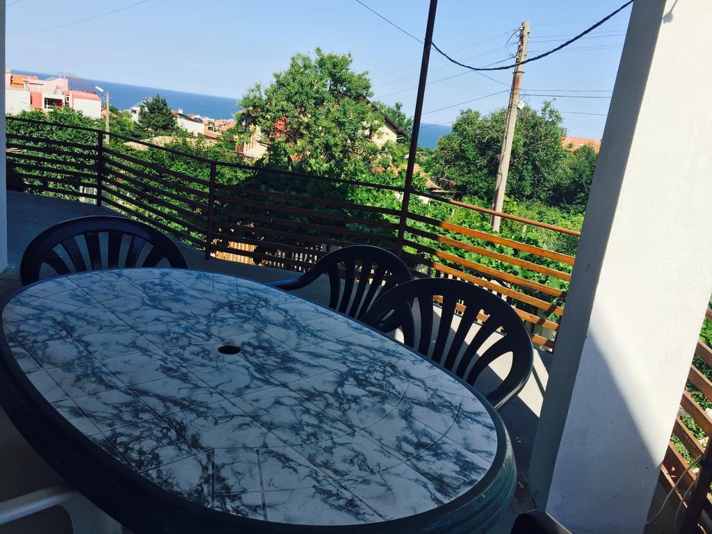 Petrovi Guest House Obzor Rum bild