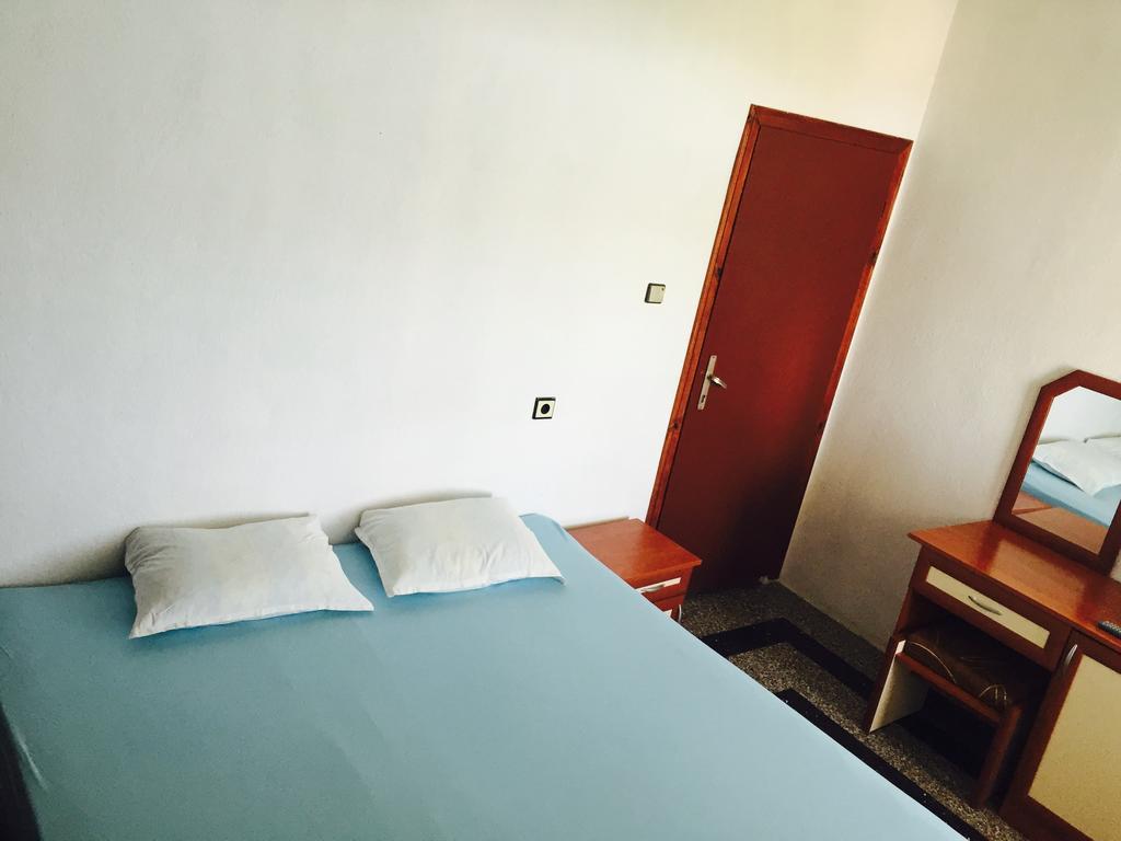 Petrovi Guest House Obzor Rum bild
