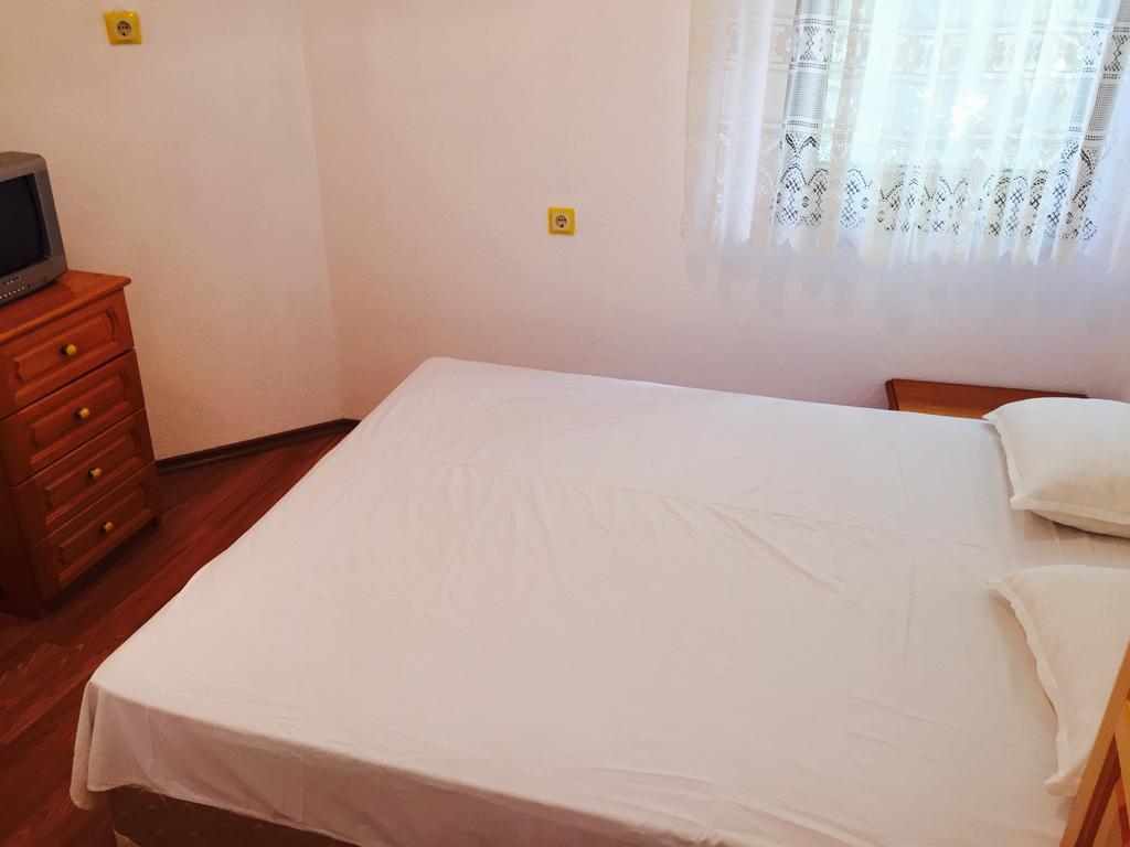 Petrovi Guest House Obzor Rum bild