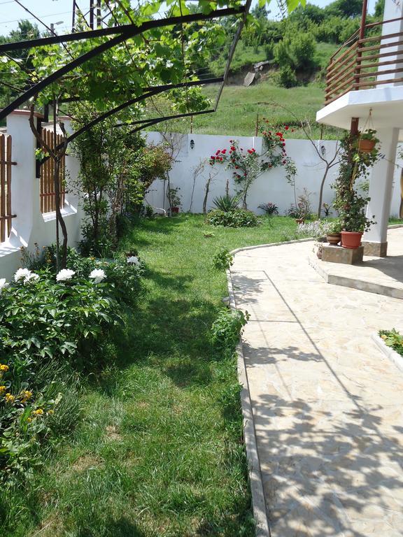 Petrovi Guest House Obzor Exteriör bild