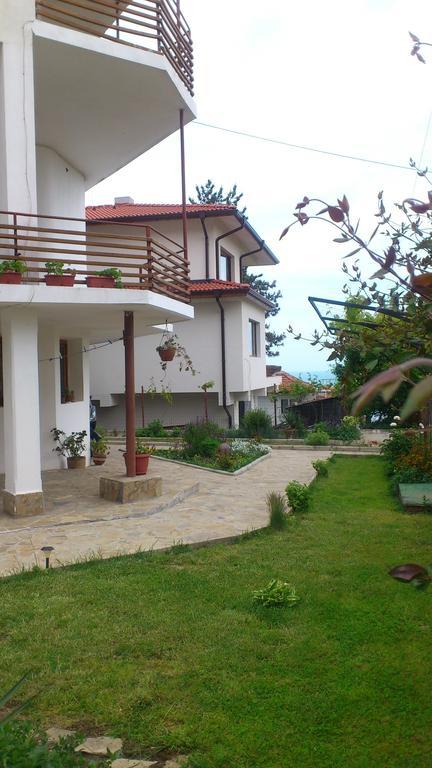 Petrovi Guest House Obzor Exteriör bild